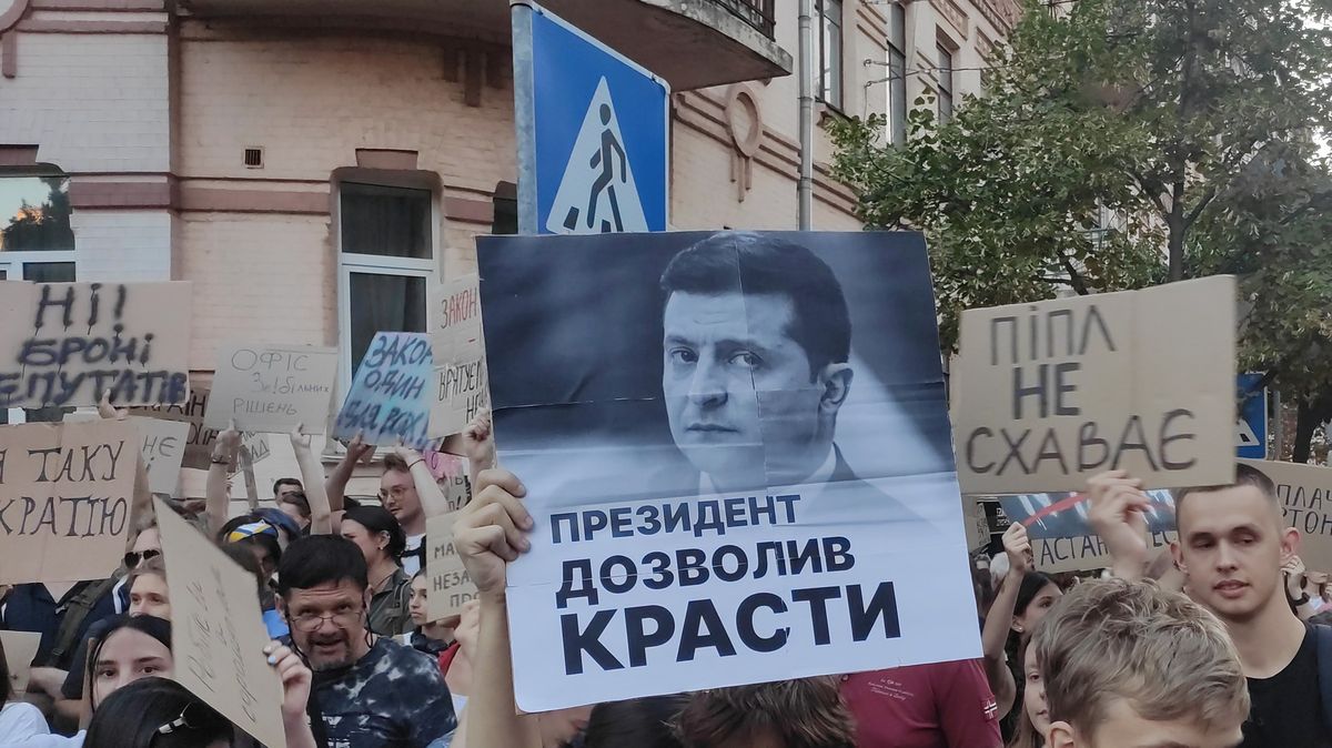 Experti: Bez spravedlivých soudů a svobodných médií Ukrajina korupci nezdolá